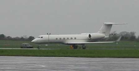 Click on image to see full-sized version Irish army guarding CIA at Shannon 21 April 2006