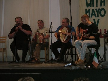 The big bird Michael Crowe with Tony O'Loughlin, Frankie Mc Namara and Dave Shapiro.