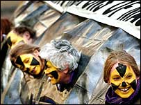 Click on image to see full-sized version _40912009_tridentpa203.jpg