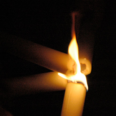 Click on image to see full-sized version 2-3000 People light up the torches