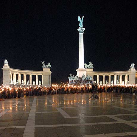 Click on image to see full-sized version in Hero's Square in the centre of Budapest Hungary