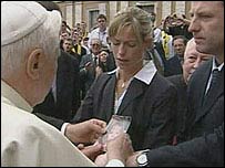 Click on image to see full-sized version The Mc Cann Parents with the Pope as he blessed a photo of "Maddy".