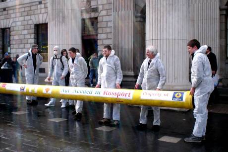 At The GPO: Set Her Down Easy Lads, - I Can't, She's Snagged On Something