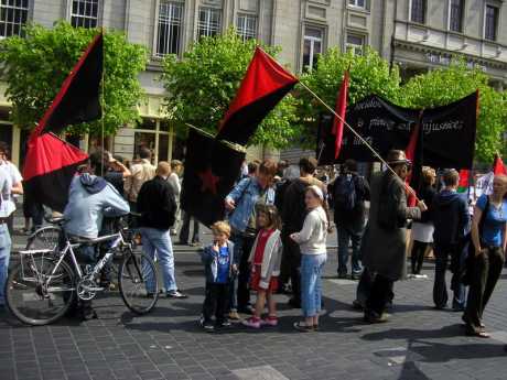 Family trapped in Anarcho Bloc!