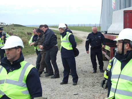 Gardai remove lorry protestor