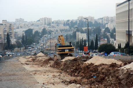 The tramway under construction in Jerusalem, February 2008. (Anne Paq/ActiveStills)
