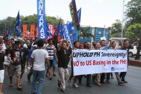 Click on image to see full-sized version 2014edcaobamaprotestphilippines.jpg