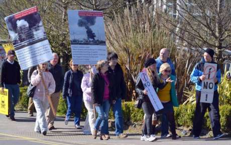 protest_at_cork_harbour_incinerator_hearing_carrigaline_hotel_apr19_2016.jpg