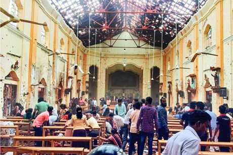 Click on image to see full-sized version People recovering bodies in Katuwapitiya Church