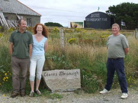 Orla Kaiser with brothers Vincent & Philip McGrath of the Rossport Five in front of Brendan Philbin's barn.