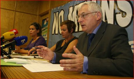 Mary Lou McDonald TD (Sinn Fin), Cllr. Brd Smyth (People Before Profit) and Joe Higgins MEP (Socialist Party) at the press conference in UNITE Hall.