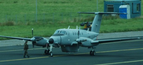 US warplane being guarded by Irish soldiers at Shannon on 10 Aug 09