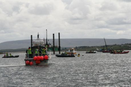 Lone kayaker facing Shell's security fleet