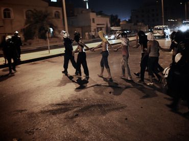 Bahraini policemen arrest protestors during an anti-government demonstration in the village of Bani Jamrah, West of Manama, on August 2, 2012 (AFP Photo / Mohammed Al-Shaikh)