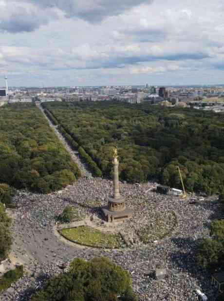 berlin_anti_lockdown_protests_aug29_2020.jpg