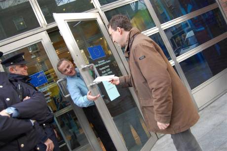 IPSC secretary hands letter of protest to EU official