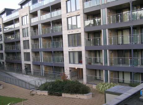 apartment_block_in_dundrum_abandoned_because_of_defects_oct2012.jpg