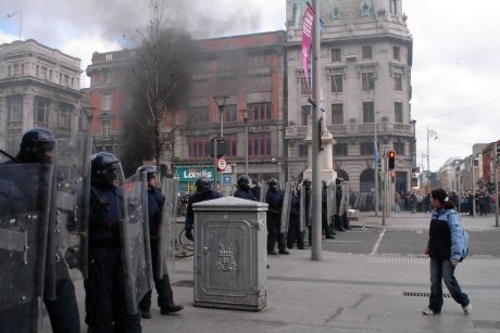 lu_17_riot_cops.jpg