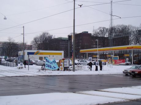 Click on image to see full-sized version Facing the Dual Carriageway and the tram tracks