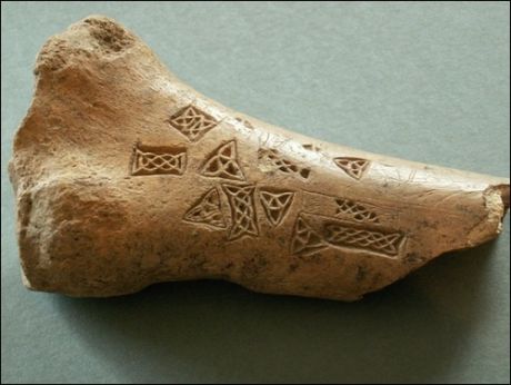 Bone motif piece from Roestown 