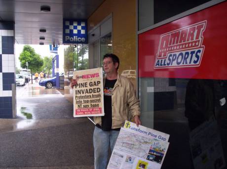 Jefferson in Solidarity Outside Darwin Cop Shop