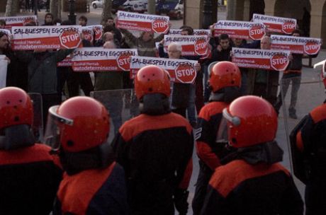 Erzaintza -- pro-Spanish Basque police -- confront Basque protest