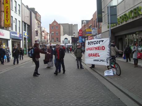 Leafleting outside the Liffey St entrance to Jervis Centre
