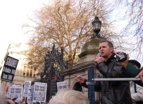 Richard Boyd Barrett (PBPA & IAWM) addresses protest