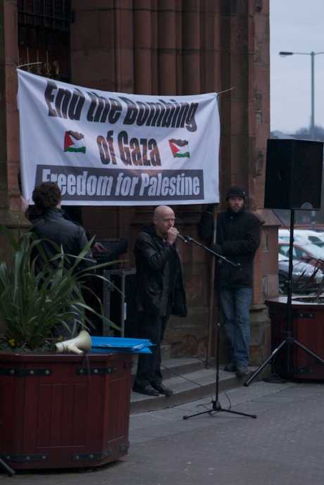 Eamonn McCann making the closing remarks at the rally in Derry (3 Jan 09) against Israel's attacks on Gaza.  He highlighted the role of the Bush regime and of the Raytheon weapons manufacturer who have a plant in Derry.  He called upon Derry City council 