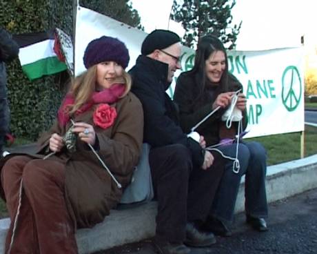 knitting_for_peace1.jpg