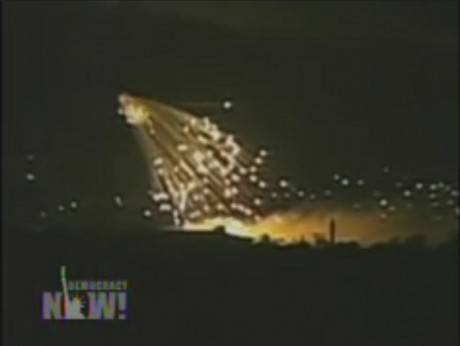 This is what white phosphorus looks like : Gaza tonight