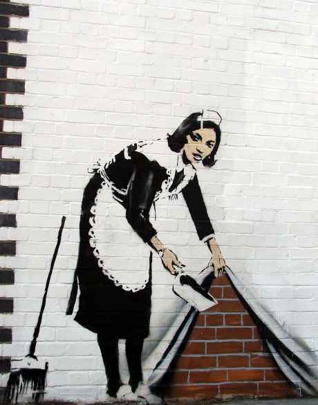 Brushing it under the wall. Portrait of a woman called Leita.
