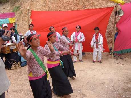 Artists entertain the road workers