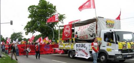 Click on image to see full-sized version Socialist Contingent at the G8 protests