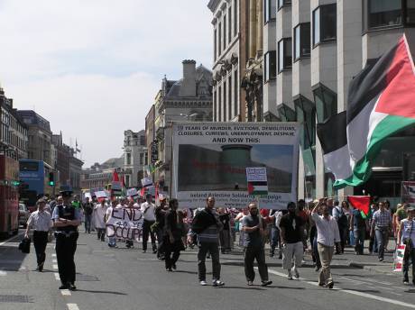 The march sets off on Dame Street