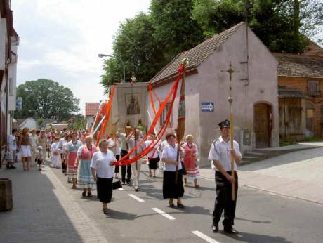 Click on image to see full-sized version Polish participants in Corpus Christi procession