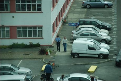 Click on image to see full-sized version Shannon Gardai search in vain for Horgan and Cregan