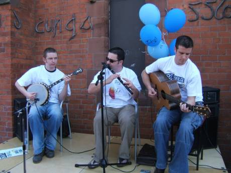 Ryan, Barry and Breandn provide the music