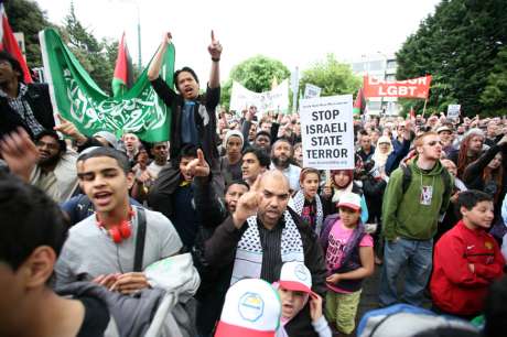 Survivor of #freedomflotilla speaks at Dublin rally about his experiences