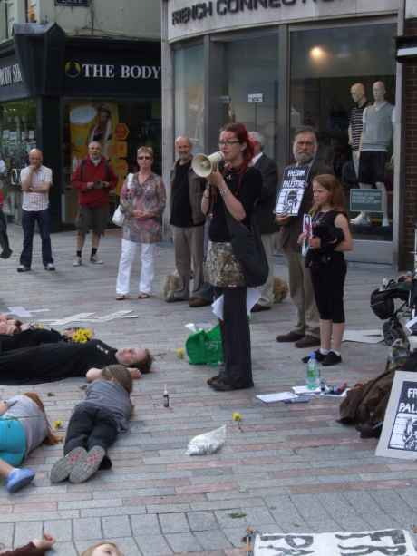 Caroline speaking to vigil observers and passers-by