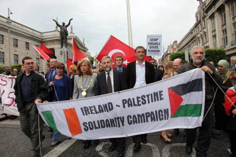 March leads past the GPO and Jim Larkin statue