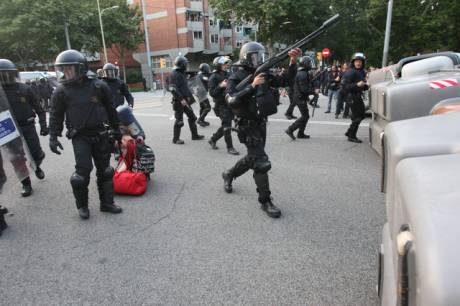 riot cops firing rubber bullets at 7am this morning in Barcelona