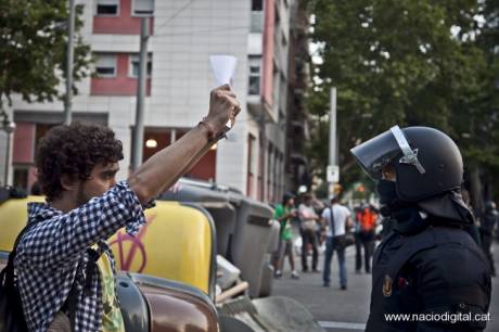 indignadas stand their ground using non violence