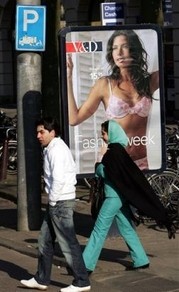 capt.e2328b1d96f74a5aae5629b3d937bb79.netherlands_testing_immigrants_ams108.jpg