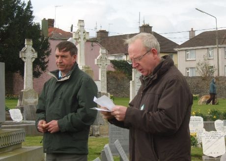 Ted Tynan (right) delivers oration, chaired by Mick Crowley (left)