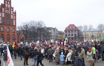 Click on image to see full-sized version In front of Town Hall