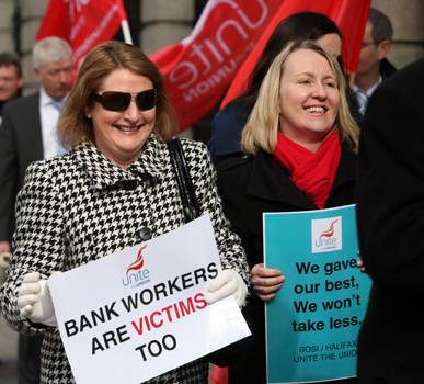 Unite Bank workers protest at Dil 