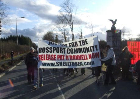 The march returns to the prison's outer gates