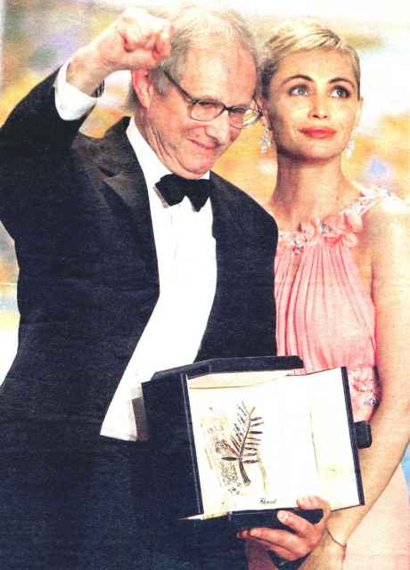 Wind that Shakes the Barley Director, Ken Loach, accepts Palme d'Or from Cannes awards presenter Emmanuelle Beart