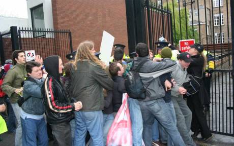 Gardai force a Shell staffer through at back entrance on laneway